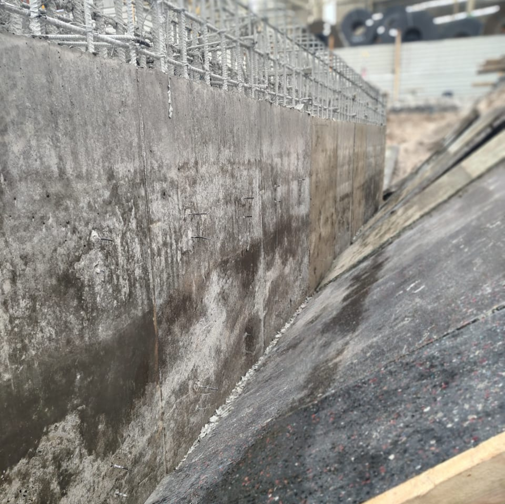 Desencofrado de Triplay Plástico en Construcción